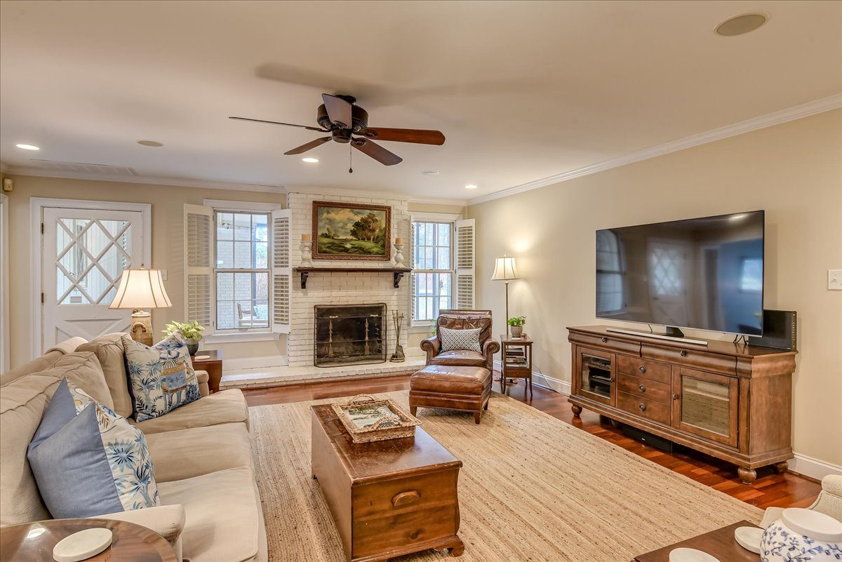 The Marigold Porch — Living room