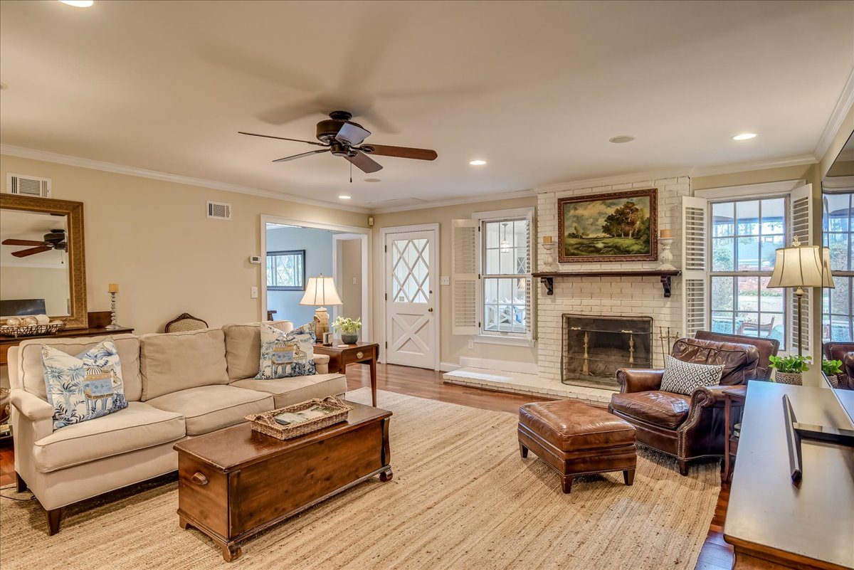 The Marigold Porch — Living room