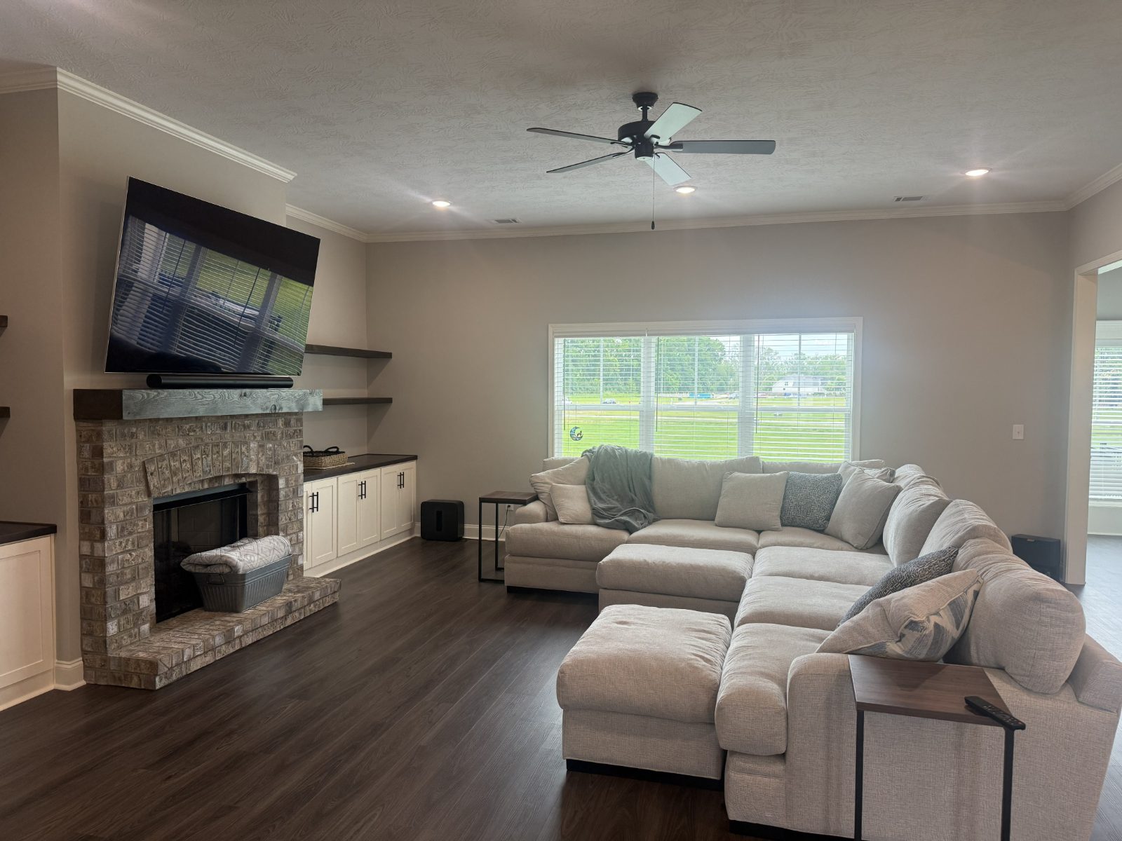The Laurel Retreat — Living room