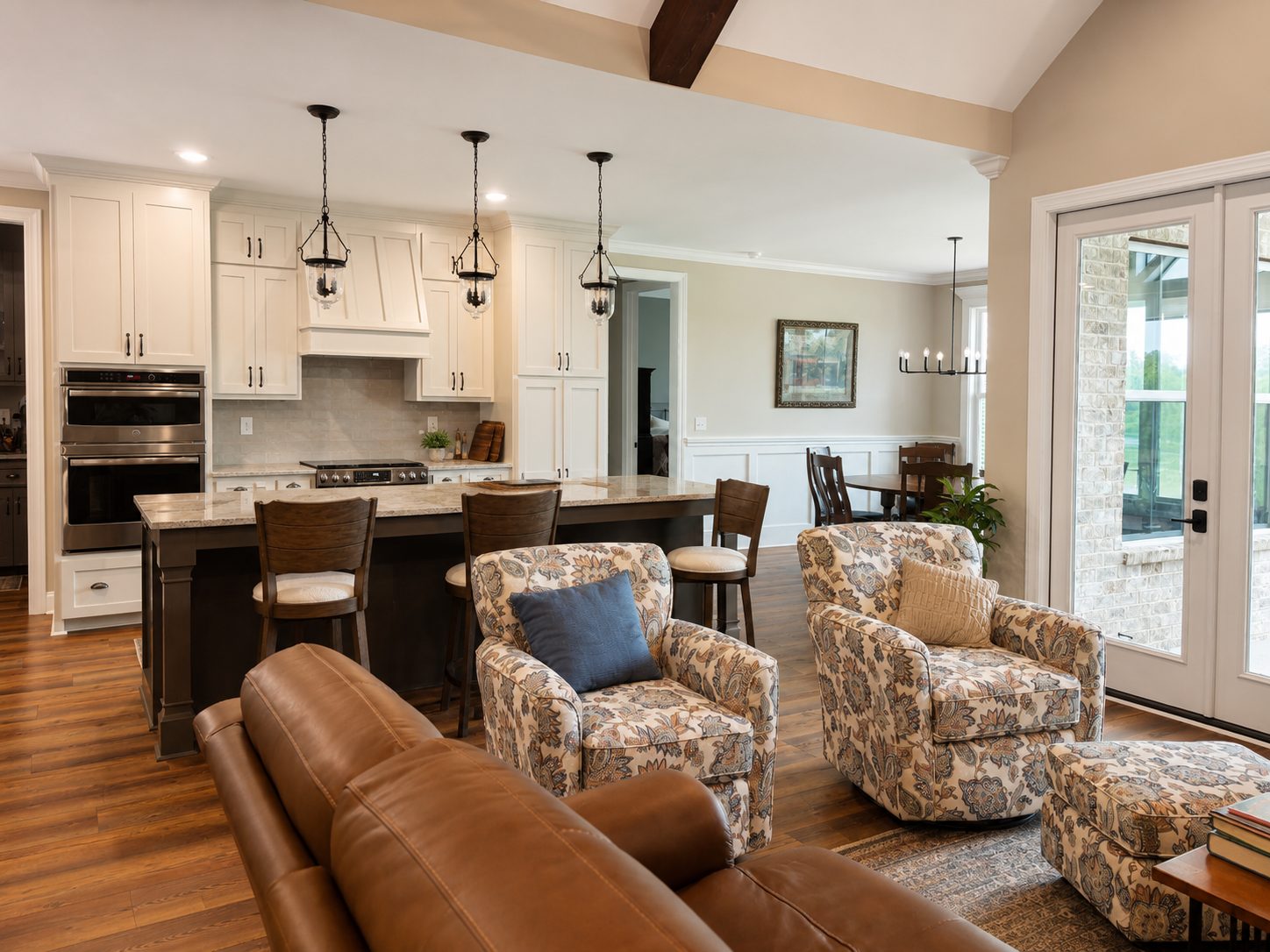 Savannah River Cottage — Living room
