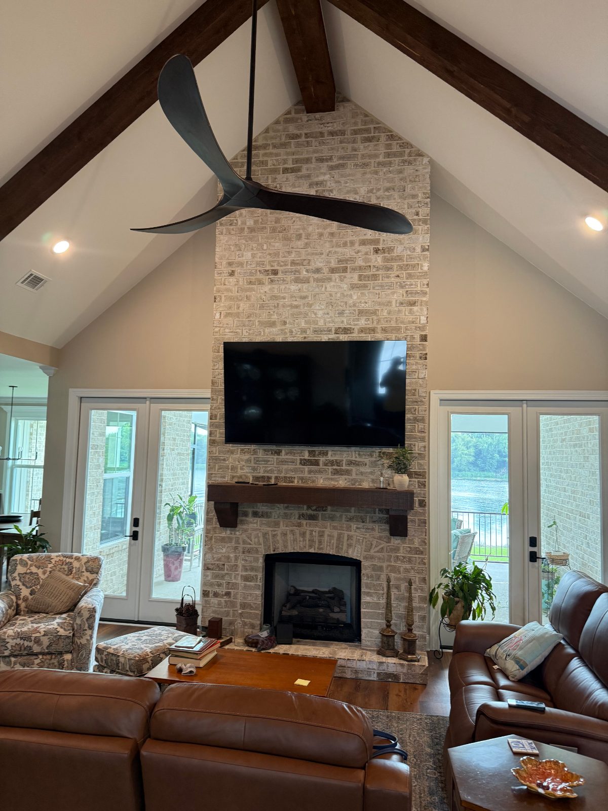 Savannah River Cottage — Living room