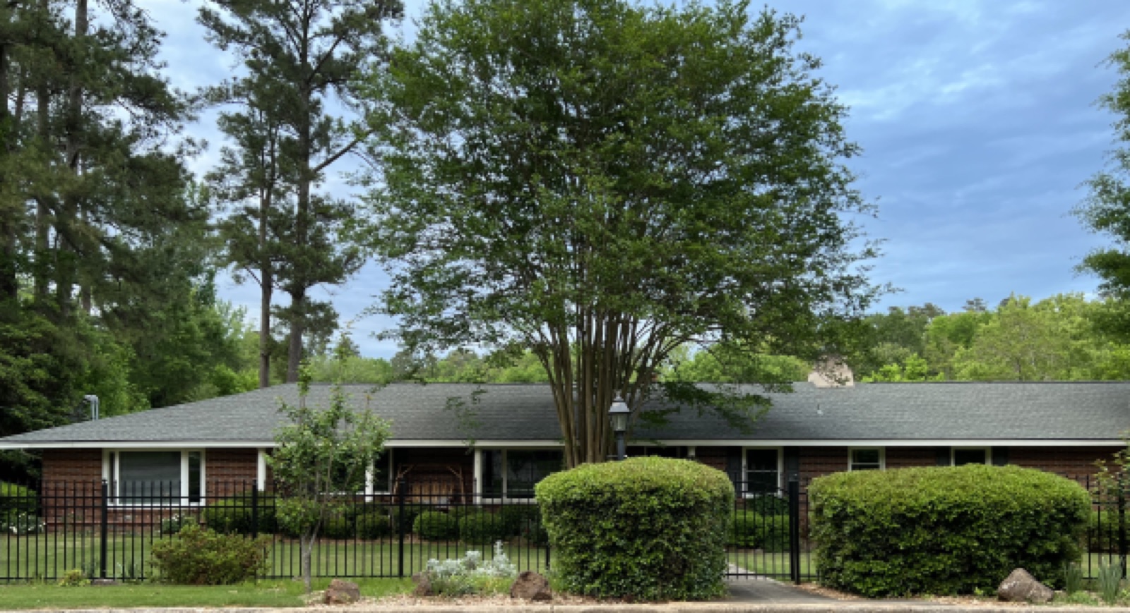 The Zinnia Perch — Country Club Hills